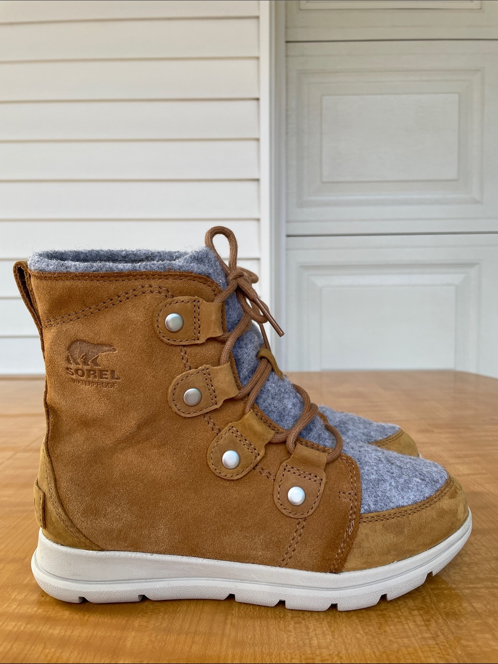 Sorel Women's Explorer Joan Waterproof Winter Boots Size 7.5 Brown Gray